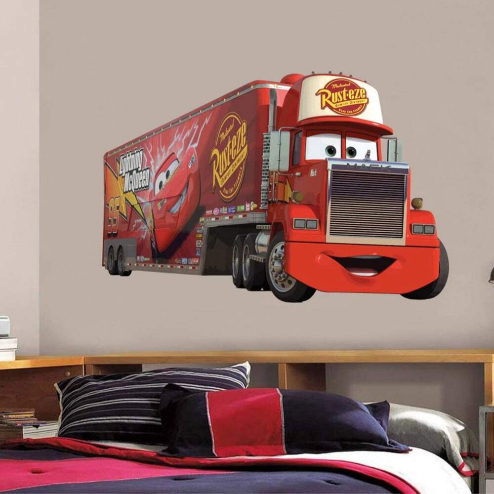 Adesivo de Parede Carros: Mack e McQueen