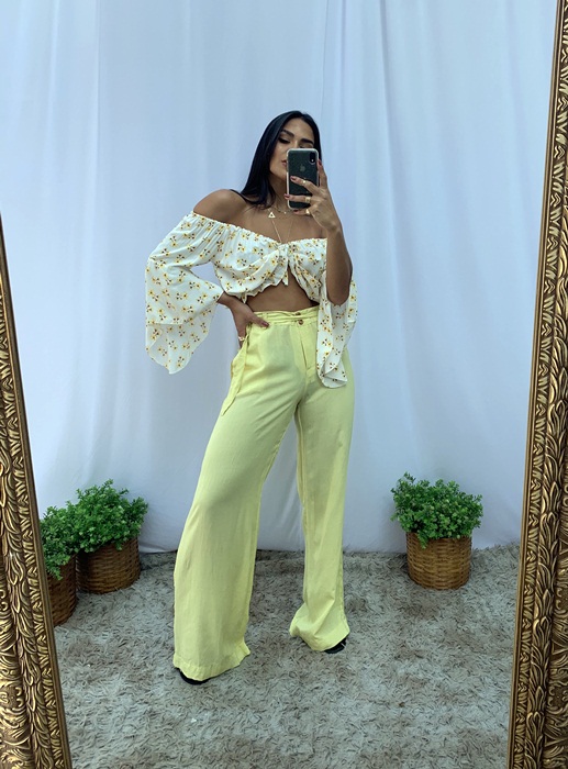 calça pantalona amarela
