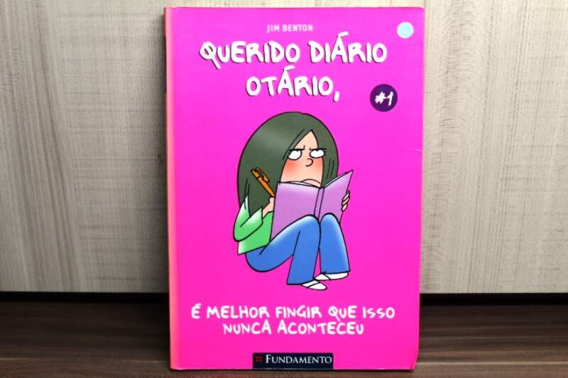Livro Querido Diário Otário 1 É Melhor Fingir que isso Nunca Aconteceu Jim Benton Achados e Livro Querido Diário Otário 1 É Melhor Fingir que isso Nunca Aconteceu Jim Benton Achados e