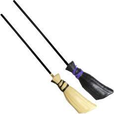 2 Vassouras da Bruxa de Pl�stico Decorar Preta e Bege Halloween Grande