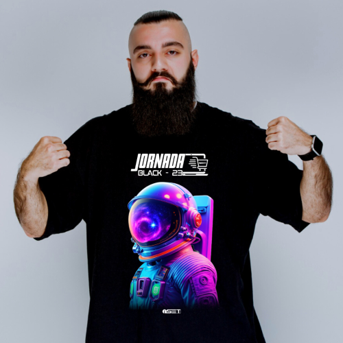 Camiseta Masculina Jornada Black 23 - Astronauta Espacial | Estilo Futurista e Conforto Premium