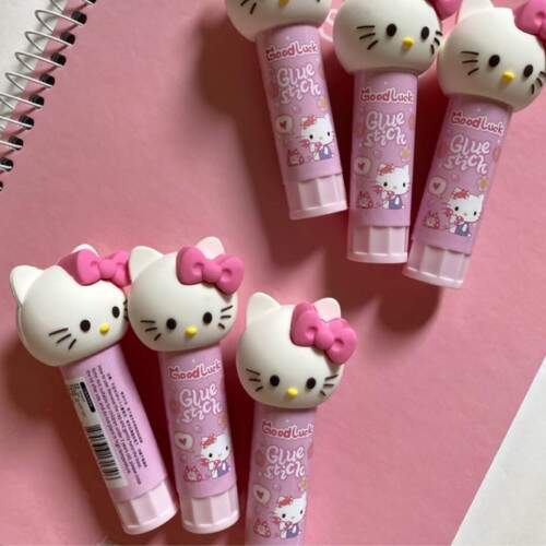 COLA EM BASTO HELLO KITTY