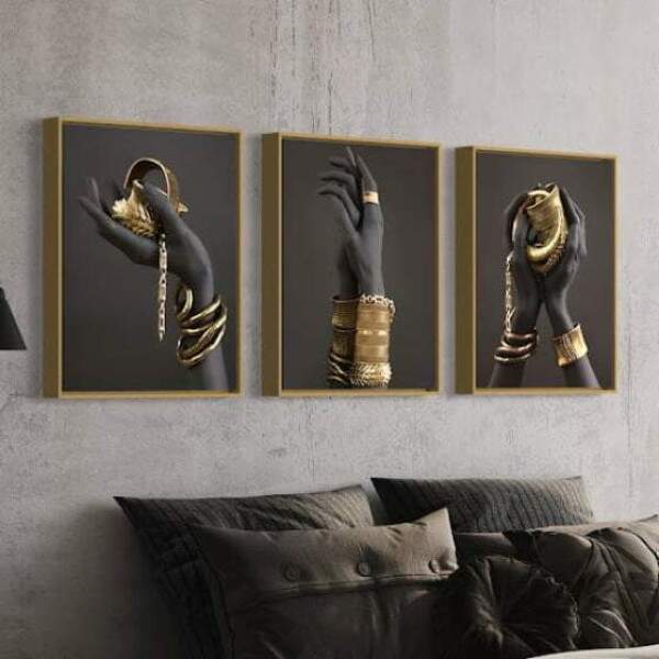 Quadro Mos Negras Com Jias Douradas