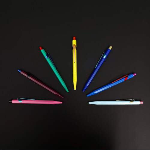 Caran d\'+Chr(39)+\'Ache - Caneta Esferogrfica Caran dAche 849 Claim Your Style Amarelo Canrio 2 Ed