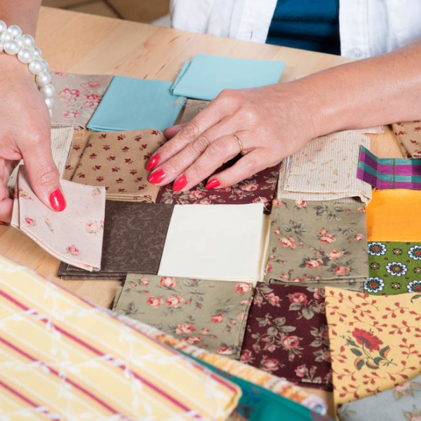 Patchwork criativo com tecido pele de boneca